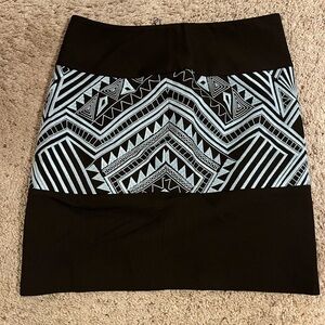 NWOT-Etcetera Black and Mint Green Geometric Embroidered Pattern Skirt